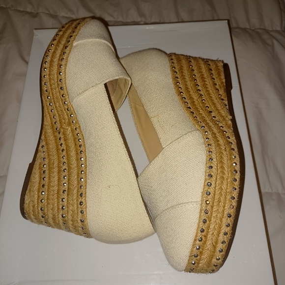 Canvas Wedge - Picture 2 of 6